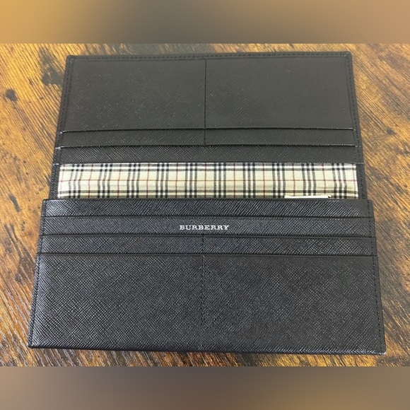 Authentic Burberry black slim leather wallet - Picture 1 of 5